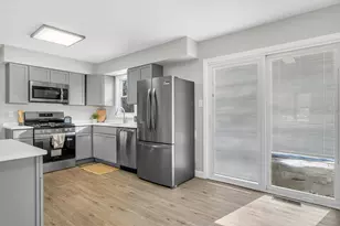 6395 Valleyview Ave, Portage, IN 46368 - Photo 7