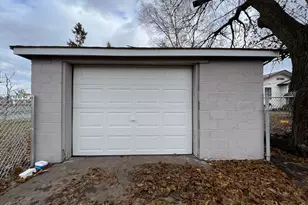 302 McKinley St, Gary, IN 46404 - Photo 11