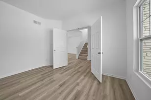 22 Levanno Dr, Crown Point, IN 46307 - Photo 9