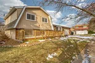 748 Wellington Dr, Dyer, IN 46311 - Photo 1