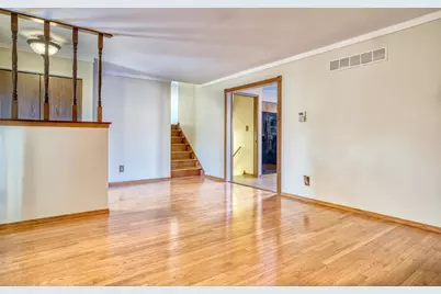 748 Wellington Drive, Dyer, IN 46311 - Photo 3