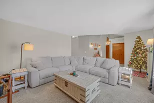 608 Sunflower Ln, Dyer, IN 46311 - Photo 3