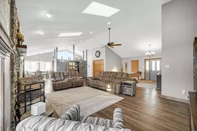 2393 Four Seasons Pkwy, Crown Point, IN 46307 - Photo 5