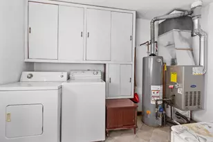 1614 Vine Ct, Hobart, IN 46342 - Photo 9