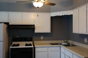 431 W Vine St, Hammond, IN 46324 - Photo 5