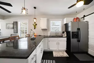 217 E 13 Th Pl, Hobart, IN 46342 - Photo 9