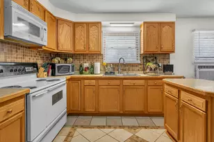 5550 Jefferson Pl, Merrillville, IN 46410 - Photo 9