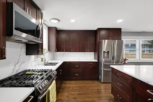 321 Holliday St, Michigan City, IN 46360 - Photo 7