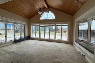 10859 Bunker Dr, Demotte, IN 46310 - Photo 3