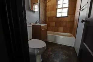 826 Kingsporte Ave, La Porte, IN 46350 - Photo 13