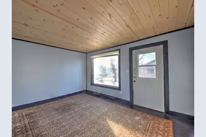 826 Kingsporte Avenue, La Porte, IN 46350 - Photo 3