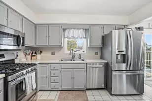 2417 Canterbury Pl, Schererville, IN 46375 - Photo 9