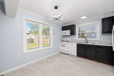 1106 W 61st Avenue, Merrillville, IN 46410 - Photo 11