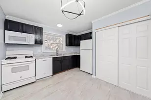 1106 W 61st Ave, Merrillville, IN 46410 - Photo 9