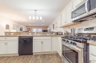 202 Polly Ln, Hobart, IN 46342 - Photo 5