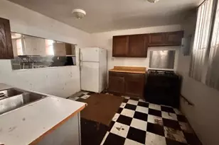 2752 Elkhart St, Lake Station, IN 46405 - Photo 3