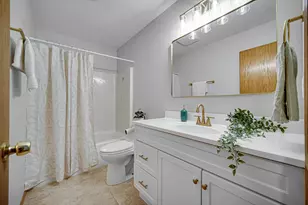 1409 Independence Dr, Hobart, IN 46342 - Photo 11