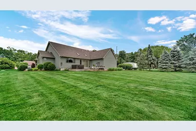 552 Fleetwood Drive N, Valparaiso, IN 46385 - Photo 9