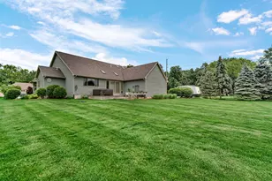 552 Fleetwood Dr N, Valparaiso, IN 46385 - Photo 9