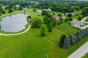 552 Fleetwood Dr N, Valparaiso, IN 46385 - Photo 3