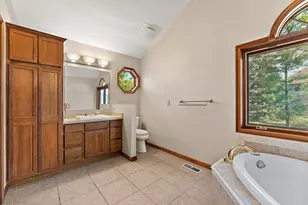 552 Fleetwood Dr N, Valparaiso, IN 46385 - Photo 25