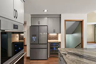 552 Fleetwood Dr N, Valparaiso, IN 46385 - Photo 17