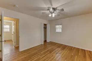 819 N Oakwood St, Griffith, IN 46319 - Photo 13