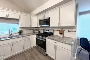 276 N Henry St, Gary, IN 46403 - Photo 7