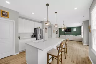 208 Sweetbay St, Valparaiso, IN 46385 - Photo 9