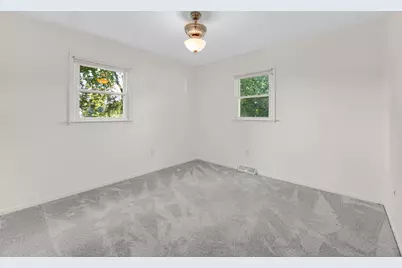 267 W 100 S, Valparaiso, IN 46385 - Photo 13