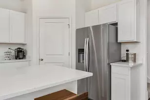 126 Cressmoor Blvd, Hobart, IN 46342 - Photo 5