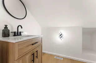 303 Union St, Valparaiso, IN 46383 - Photo 17