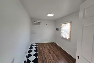 3608 W 73rd Ct, Merrillville, IN 46410 - Photo 7