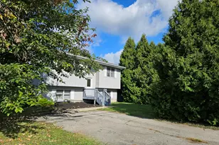 647 N Calumet Rd, Chesterton, IN 46304 - Photo 3