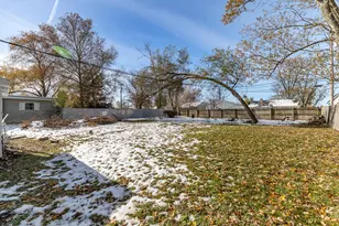 8406 Ellsworth Ct, Merrillville, IN 46410 - Photo 41