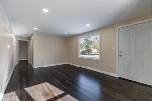 8406 Ellsworth Ct, Merrillville, IN 46410 - Photo 9