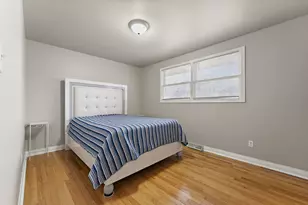 919 W 69th Pl, Merrillville, IN 46410 - Photo 11