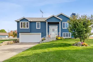 372 Radcliff Dr, Valparaiso, IN 46383 - Photo 1