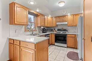 372 Radcliff Dr, Valparaiso, IN 46383 - Photo 7