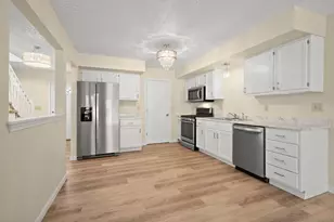 200 Summertree Dr, Westchester Township, IN 46304 - Photo 9