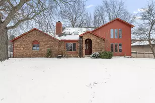 602 Brunswick Ct, Valparaiso, IN 46383 - Photo 1
