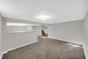 326 S Lasalle St, Hobart, IN 46342 - Photo 7