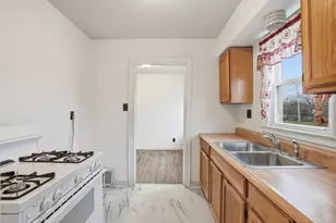 1017 W 63rd Ave, Merrillville, IN 46410 - Photo 9