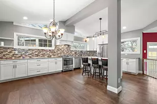 2005 Berkley Dr, Valparaiso, IN 46383 - Photo 9