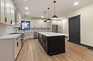 10138 Sentry Dr, Saint John, IN 46373 - Photo 7