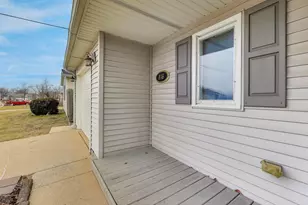 816 E 39th Ln, Griffith, IN 46319 - Photo 3