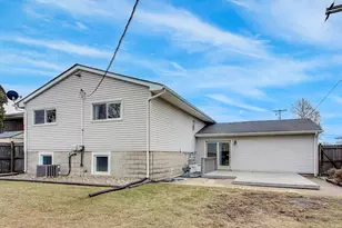 816 E 39th Ln, Griffith, IN 46319 - Photo 35