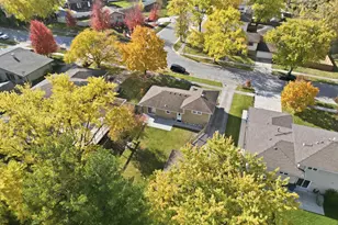 2431 Hickory Dr, Dyer, IN 46311 - Photo 5