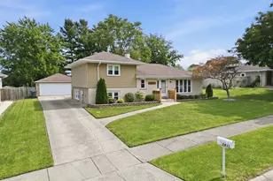 2431 Hickory Dr, Dyer, IN 46311 - Photo 3