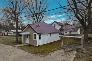 411 W Jefferson St, Winamac, IN 46996 - Photo 3